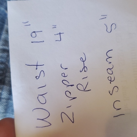 Vanilla Star distressed & embroidered 5 pocket denim shorts. Size 16 - Picture 9 of 10